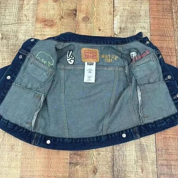 Levi’s Trucker Denim Jacket with Patches Children’s Sz 3T - Picture 8 of 9